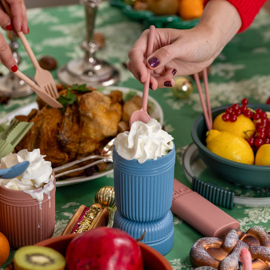 UNE CUILLÈRE BIEN GÉNÉREUSE
